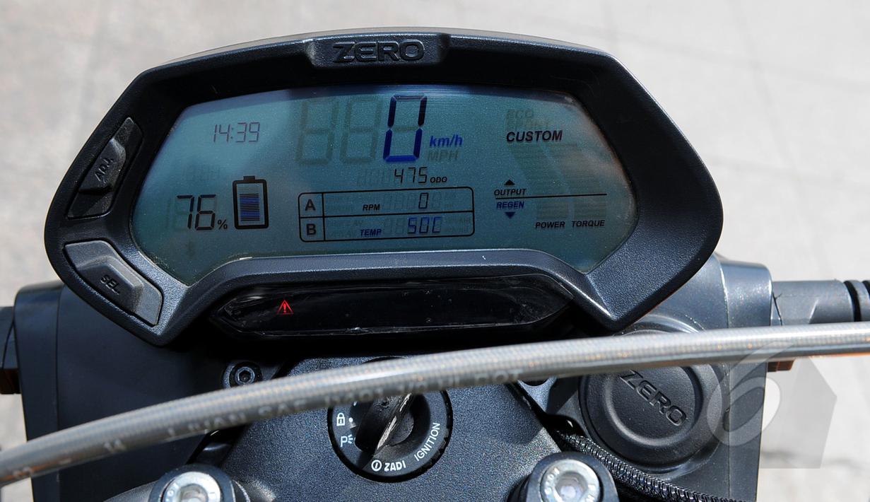 Penampakan spedometer Zero DS, Jakarta, Selasa (17/3/2015). Keberadaan Zero akan menjadi alternatif bagi penggemar roda dua. (Liputan6.com/Faisal R Syam)