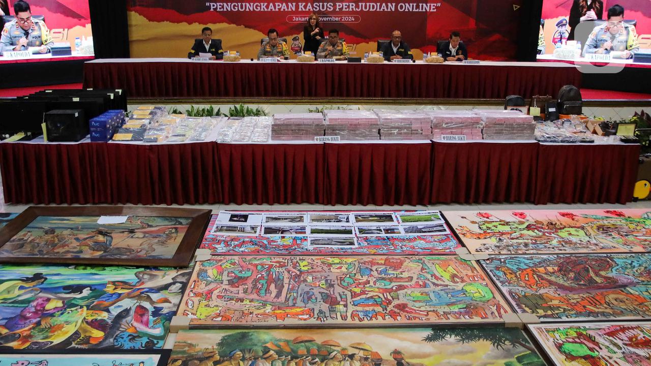 Polda Metro Jaya Sita Barang Mewah dan Uang Miliaran Rupiah dari 24 Tersangka Judi Online