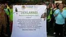 Spanduk Deklarasi Keanekaragaman Hayati dibentangkan saat aksi jalan santai di kawasan Bundaran HI, Minggu (15/11/2015). Aksi ini untuk merayakan Hari Cinta Puspa dan Satwa Nasional 2015. (Media center AGP-AGN)