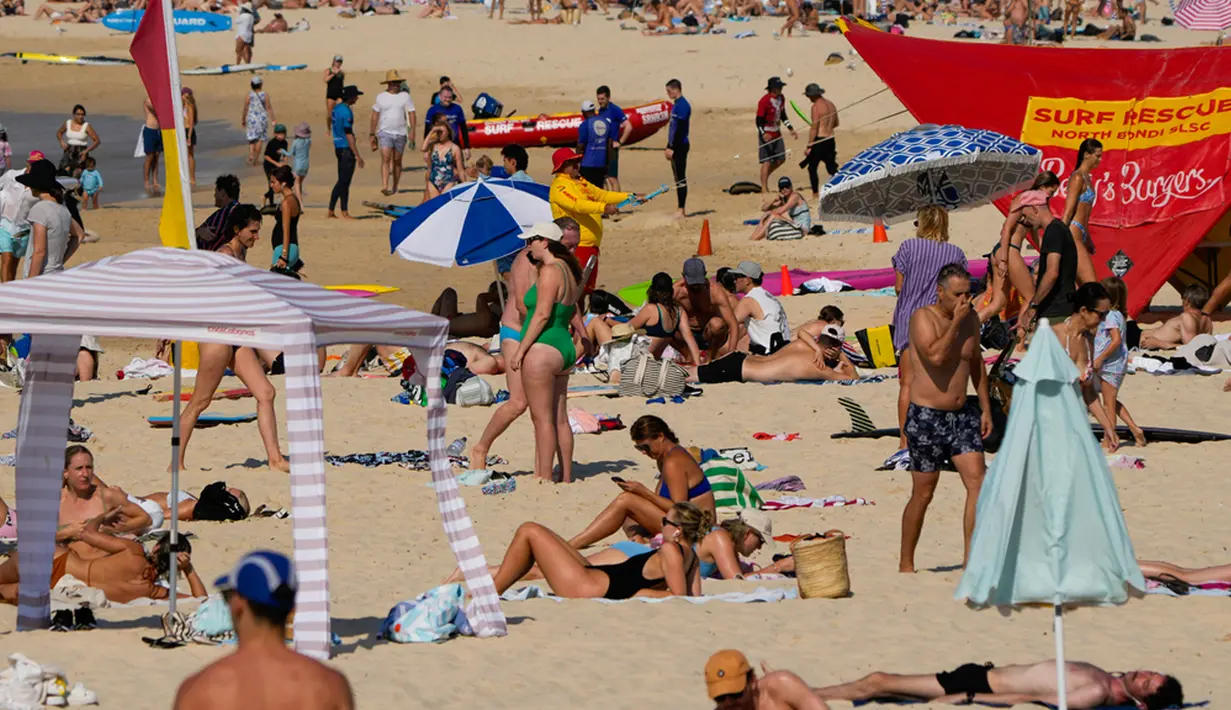 Perdana Menteri Australia Anthony Albanese memperingatkan warganya untuk tetap berada di tempat aman pada Sabtu (9/12) ketika gelombang panas melanda pantai timur dan menyebabkan suhu di Sydney mencapai titik tertinggi dalam tiga tahun. (AP Photo/Mark Baker)