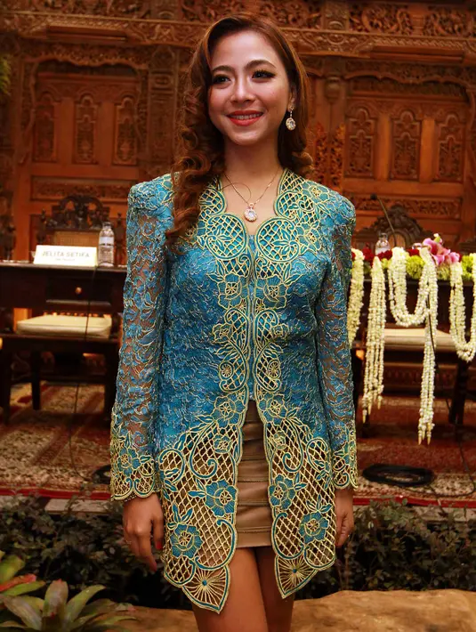 Nadia memiliki segudang kegiatan dari membuat single terbaru untuk musik dance, tur DJ, hingga menyanyi. (Deki Prayoga/Bintang.com)