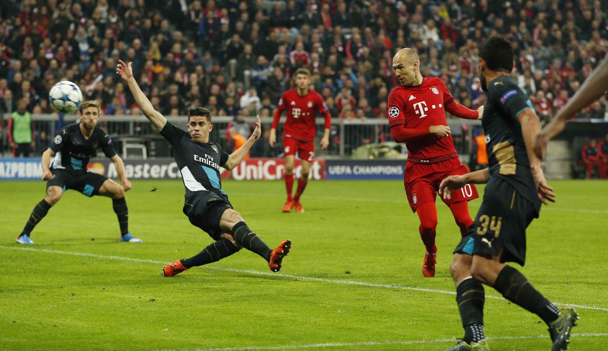 Pemain Bayern Munchen Arjen Robben saat mencetak gol ke gawang Arsenal pada lanjutan Liga Champion di Allianz Arena, Munich, Jerman, Kamis (5/11/15) dini hari. (Action Images via Reuters / John Sibley)
