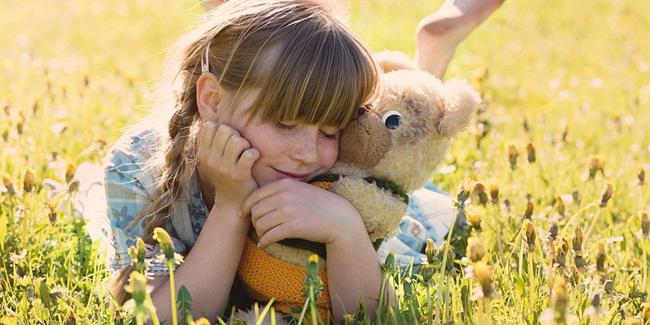 Kecerdasan anak bisa dilihat dari caranya menggendong boneka/copyright Pixabay.com/Pezibear