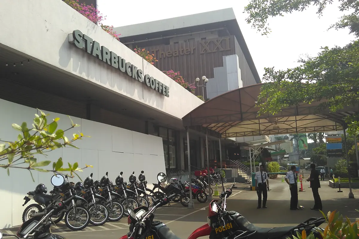 20160119-teror sarinah-jakarta-penjagaan starbucks
