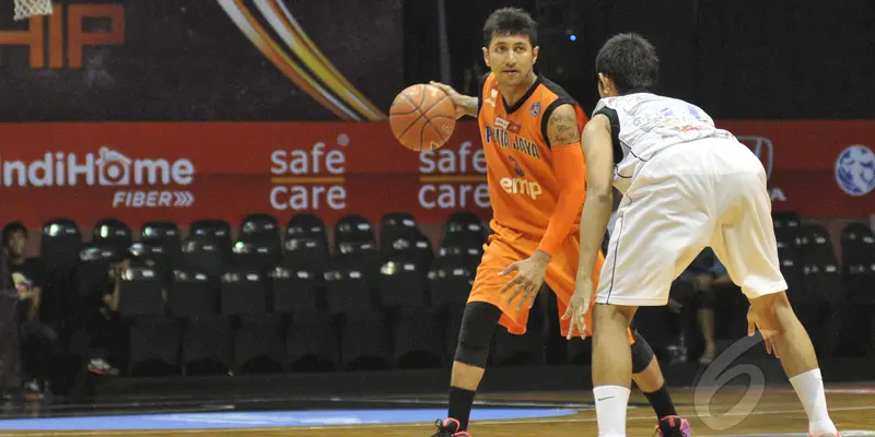 CLS Knights Surabaya vs Pelita Jaya Energi Mega Persada Jakarta