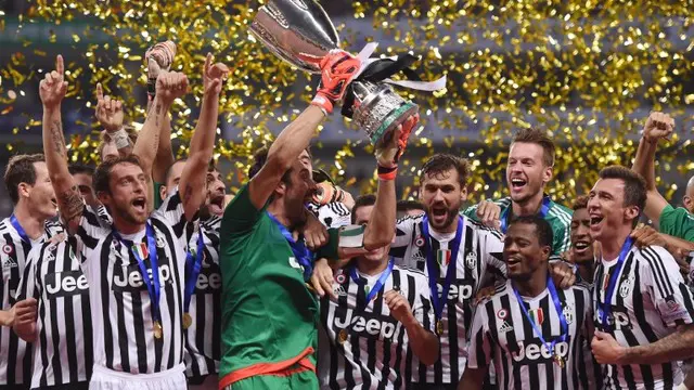Puluhan ribu fans Juventus di Shanghai merayakan kemenangan timnya di Piala Super Italia melawan Lazio.