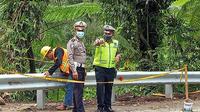 Jalur Sengkan Mayit Gunung Ijen, dipasang pagar pembatas jalan untuk kurangi kecelakaan. (Istimewa)