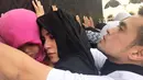 Saat ibadah umrah, Olla Ramlan tampil cantik walaupun tidak menggunakan makeup. (foto: instagram.com/ollaramlanaufar)