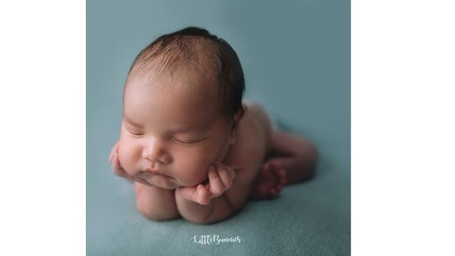 7 Potret Baby Born Anak Kedua Vicky Shu, Bikin Gemas