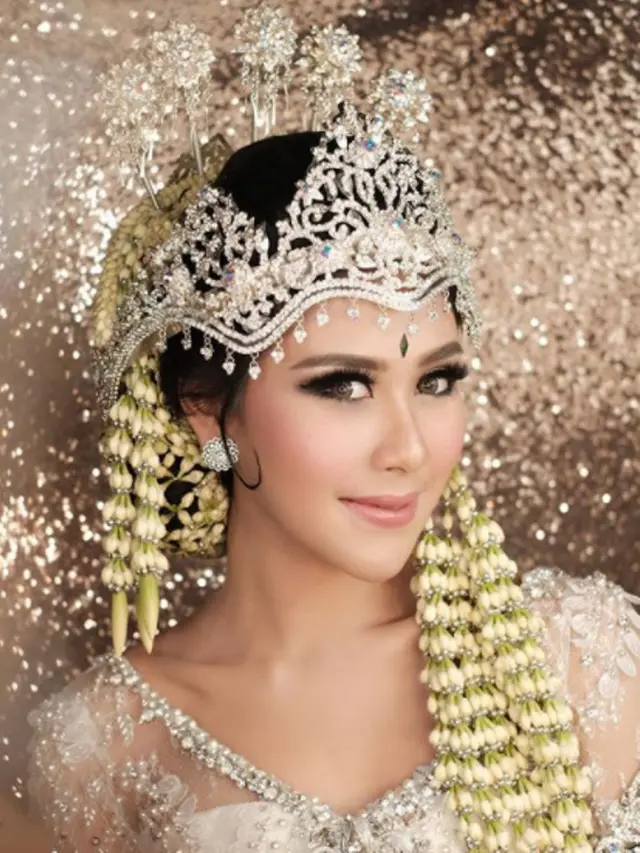 Cantiknya Syahnaz Sadiqah dalam Balutan Makeup Akad dan Resepsi