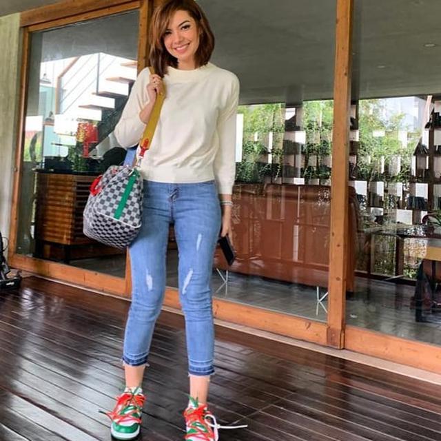 6 Warna Koleksi Sneakers Andalan Najwa  Shihab  Lifestyle 