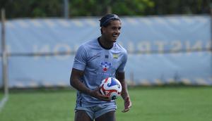 Ramon Tanque menjalani sesi latihan bersama Persib Bandung. (Dok. Persib)
