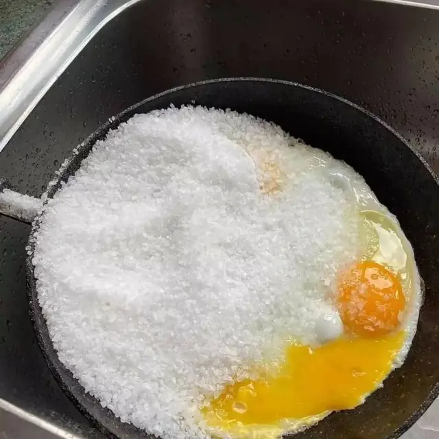 6 Momen Apes Bahan Makanan Tumpah Ini Bikin Elus Dada, Jadi Gagal Masak