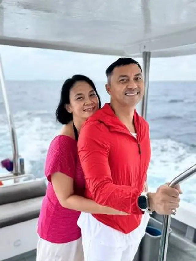 7 Potret Liburan Keluarga Anjasmara, Sosok Putrinya Ini Tuai Banyak Sorotan