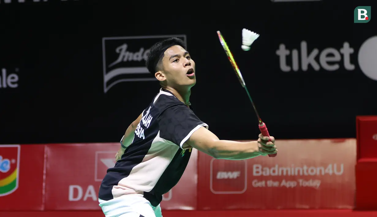 Tunggal putra Indonesia, Moh Zaki Ubaidillah harus mengakhiri langkahnya di babak 16 besar Daihatsu Indonesia Masters 2026. (Bola.com/M Iqbal Ichsan)