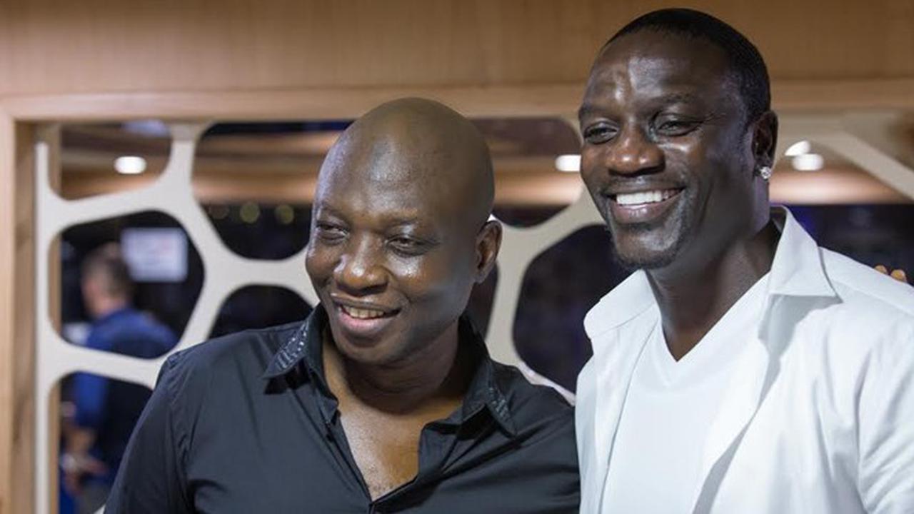  Dr. Anthony Karim Adam, CEO Tulwe bersama penyanyi R&B Akon