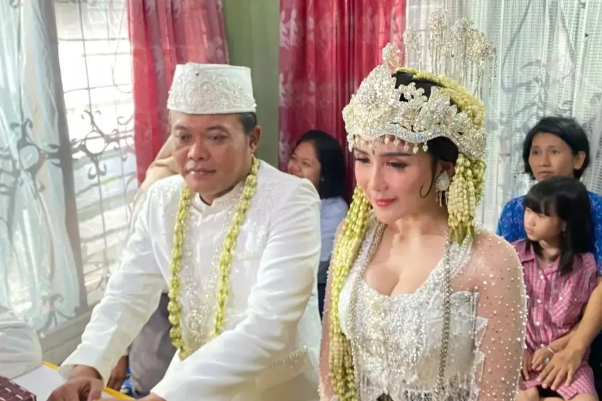 Pakai Busana Penganting, Ini 6 Potret Sule dan Ucie Sucita yang Jadi Sorotan
