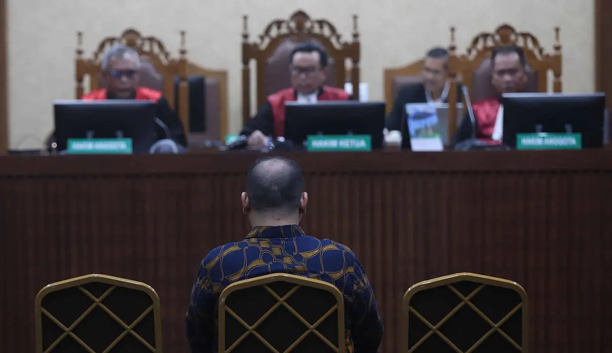 Mantan konsultan teknologi Kementerian Pendidikan, Kebudayaan, Riset, dan Teknologi (Kemendikbudristek), Ibrahim Arief atau Ibam juga dikenakan hukuman denda sebesar Rp 500 juta subsider 120 hari pidana penjara. Tampak dalam foto, mantan konsultan teknologi Kementerian Pendidikan, Kebudayaan, Riset, dan Teknologi (Kemendikbudristek), Ibrahim Arief atau Ibam saat mengikuti sidang pembacaan putusan di Pengadilan Negeri Jakarta Pusat, Selasa (12/5/2026). (Kapanlagi.com/Budy Santoso)