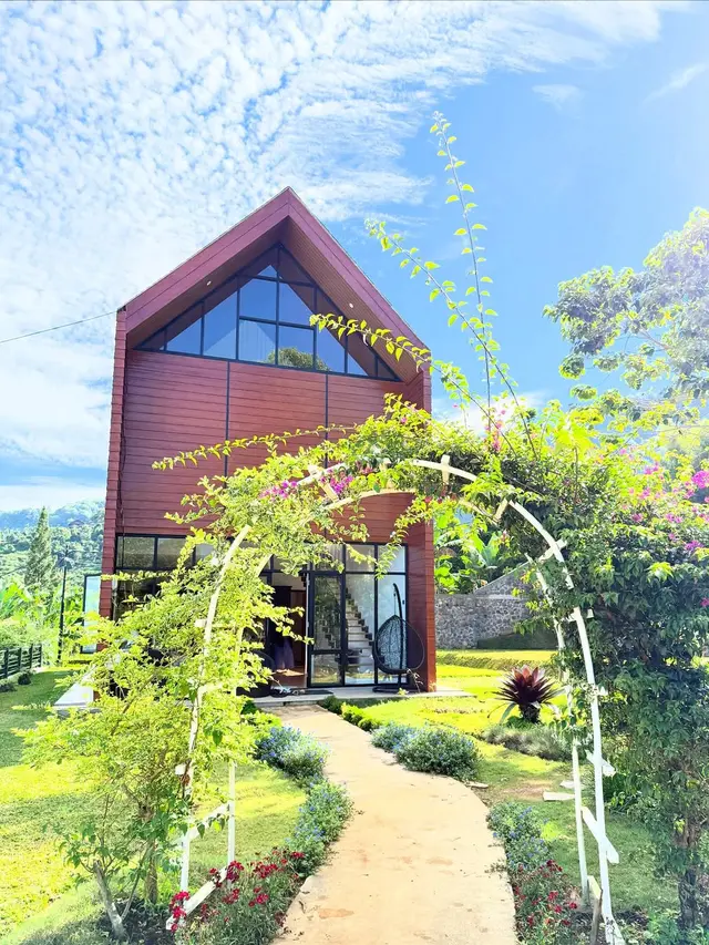 Suasana Rumah Baru Shireen Sungkar di Puncak