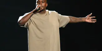 Kanye West mengalami gangguan mental sampai harus menjalani perawatan di rumah sakit. Tampak menderita gangguan yang cukup serius, ia pun hanya percaya pada Kim Kardashian. (AFP/Bintang.com)
