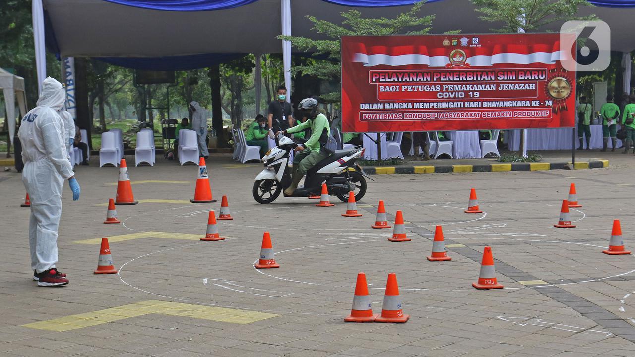 HUT Bhayangkara, Petugas Penggali Makam Dapat SIM Gratis