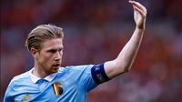 Gelandang Manchester City berusia 32 tahun, Kevin De Bruyne akan menjalani debut sebagai kapten Timnas Belgia di turnamen besar pada Euro 2024 meneruskan tongkat estafet dari Eden Hazard. Bersama Timnas Belgia, KDB hingga kini telah mengoleksi 101 caps dengan torehan 27 gol dan 49 assist. (AFP/Kenzo Tribouillard)