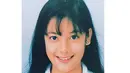 Kilas balik melihat foto masa muda Lulu Tobing maka bakal membuat netizen terpesona. Ya, Lulu Tobing sudahbtampil menawan dengan rambut hitam panjang berponi. Seperti diketahui Lulu mengawali kariernya sebagai seorang model pada tahun 90-an dan karier nya terus meroket hingga pada akhirnya berhasil tembus casting sinetron. (Liputan6.com/IG/waroenglukisan)