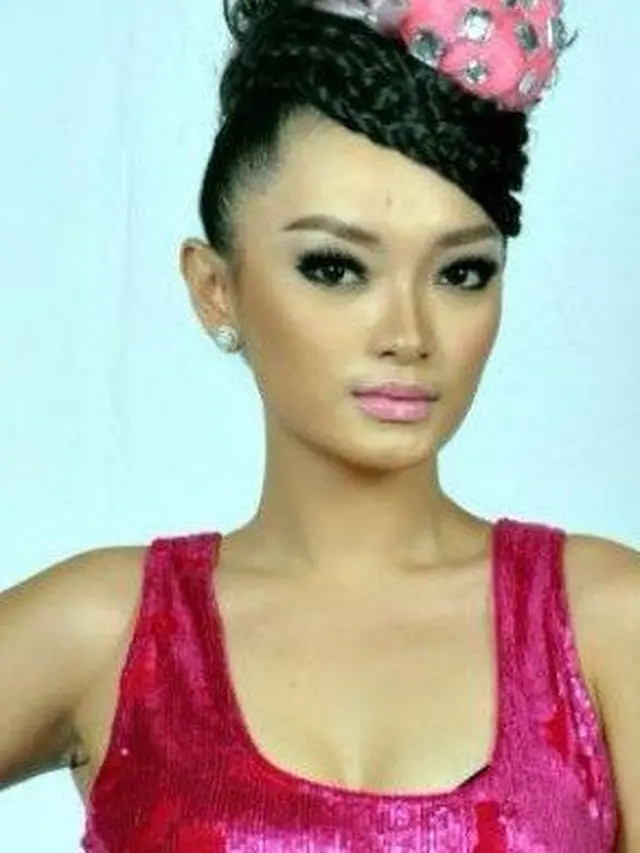 6 Foto Jadul Zaskia Gotik Saat Remaja, Gadis Polos Anak Tukang Ojek
