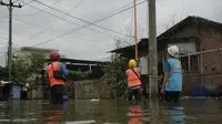 PT PLN (Persero) terus melakukan siaga kelistrikan Ramadan di tengah cuaca ekstrem yang terjadi di beberapa daerah. Lebih dari 81 ribu petugas dikerahkan untuk menjaga keandalan listrik di seluruh Indonesia. (Dok. PLN)