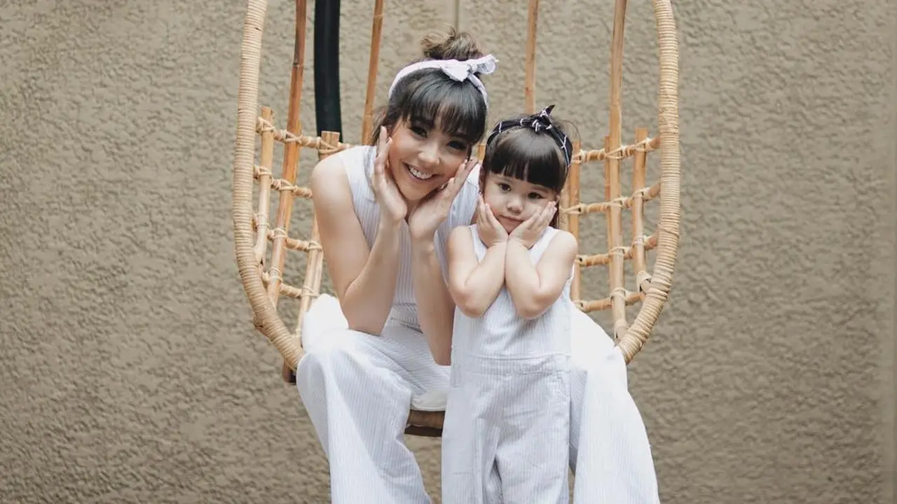 [Bintang] Serasi, Ini 8 Foto Kekompakan Gempi dan Gisella Anastasia