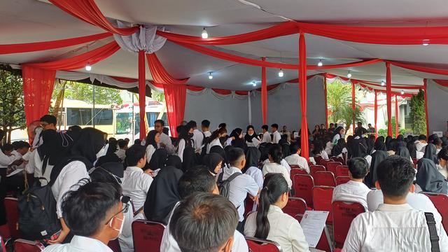 Badan Kepegawaian Negara (BKN) menggelar tes Seleksi Kompetensi Dasar (SKD) CPNS 2023 di Kantor Pusat BKN, Cililitan, Jakarta Timur, Kamis (9/11/2023). (Maulandy/Liputan6.com)