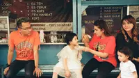 Hangatnya Keluarga Ashanty-Anang Hermansyah Makan di Warung Pinggir Jalan