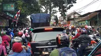 Kemacetan di jalur Bogor-Sukabumi akibat pembangunan jembatan Cisadane, Jumat (25/8/2017). (Liputan6.com/Achmad Sudarno)