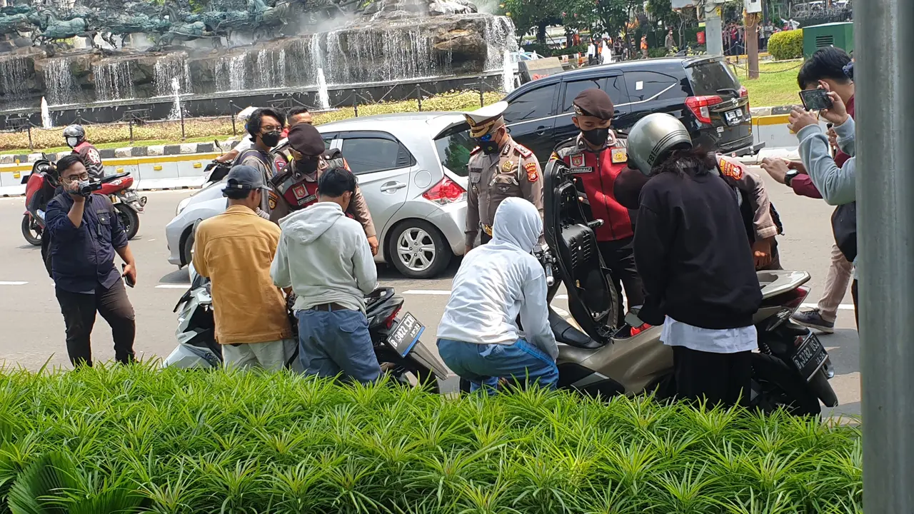 4 pelajar diamankan di sekitar Patung Kuda Jalan MH Thamrin, Jakarta