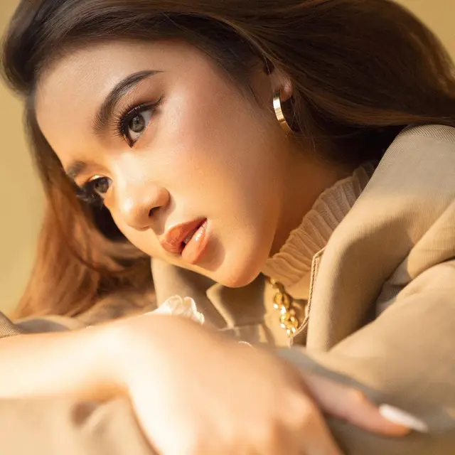 Hadiri Premiere Wajahnya Disorot, Ini 6 Gaya Makeup Tiara Andiri Polesan MUA Ternama