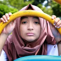 Banyaknya ajang pencarian bakat membuat salah satu cara untuk meraih popularitasnya. Kini, dunia maya banyak yang membicarakan Arafah, gadis cantik berhijab di ajang Stand Up Comedy Academy 2. (Deki Prayoga/Bintang.com)