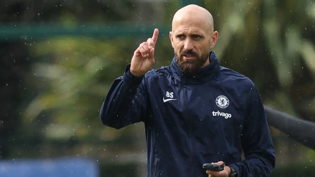 Foto: Ini Dia Sosok Manajer Sementara Chelsea, Kepala Plontosnya Mengingatkan Akan Mendiang Gianluca Vialli