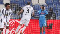 Penyerang Napoli, Lorenzo Insigne, tampak kecewa usai gagal mencetak gol ke gawang Juventus pada laga final Piala Super Italia di Stadion Mapei, Rabu (20/1/2021). Juventus menang dengan skor 2-0. (AP/Antonio Calanni)