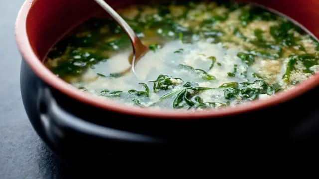 [Bintang] Sup Bayam Campur Tahu, Menu Sahur Nikmat dan Menyehatkan