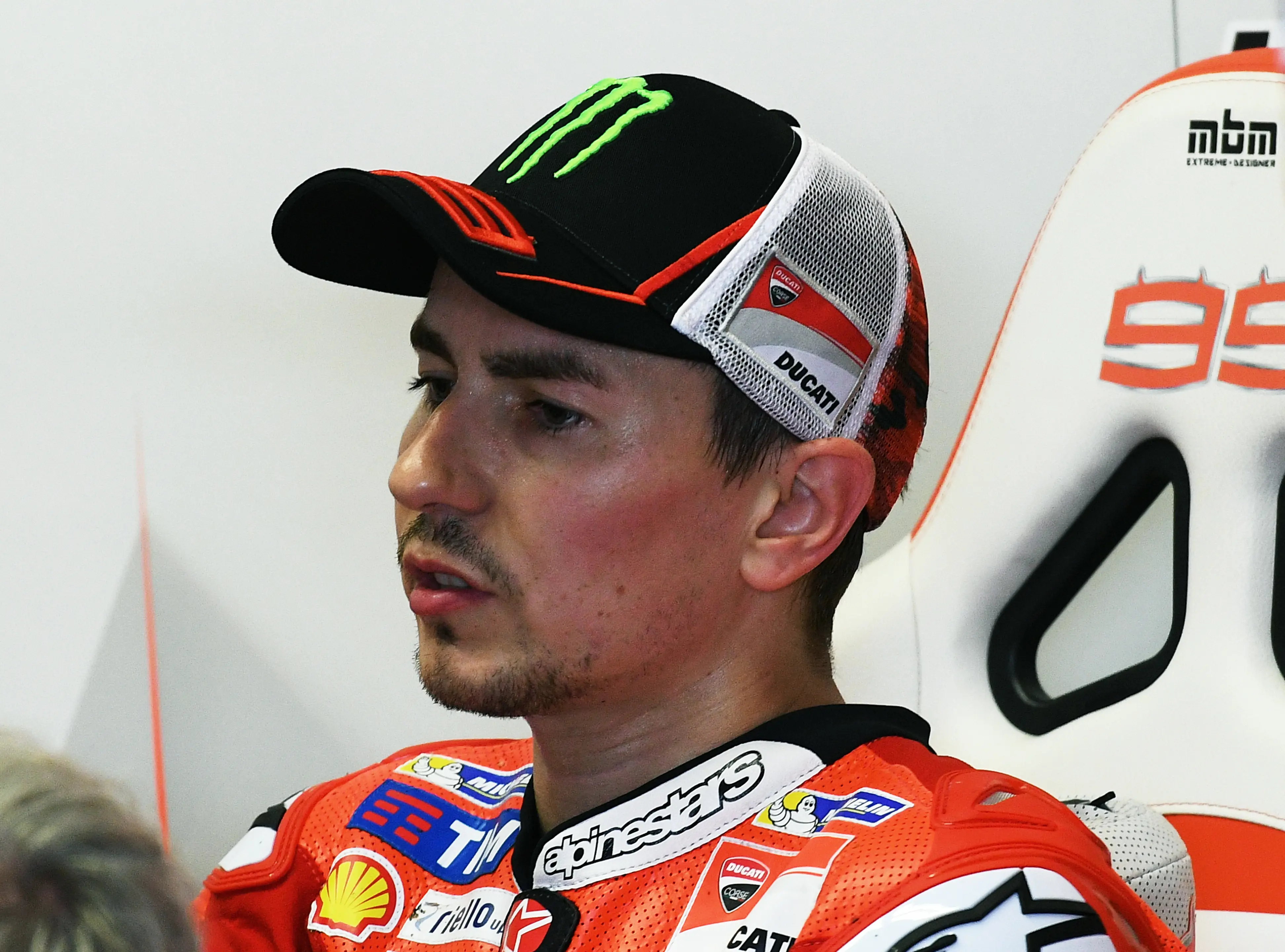Pembalap Ducati, Jorge Lorenzo belum menemukan konsistensinya di MotoGP 2017. (Vincenzo PINTO / AFP)