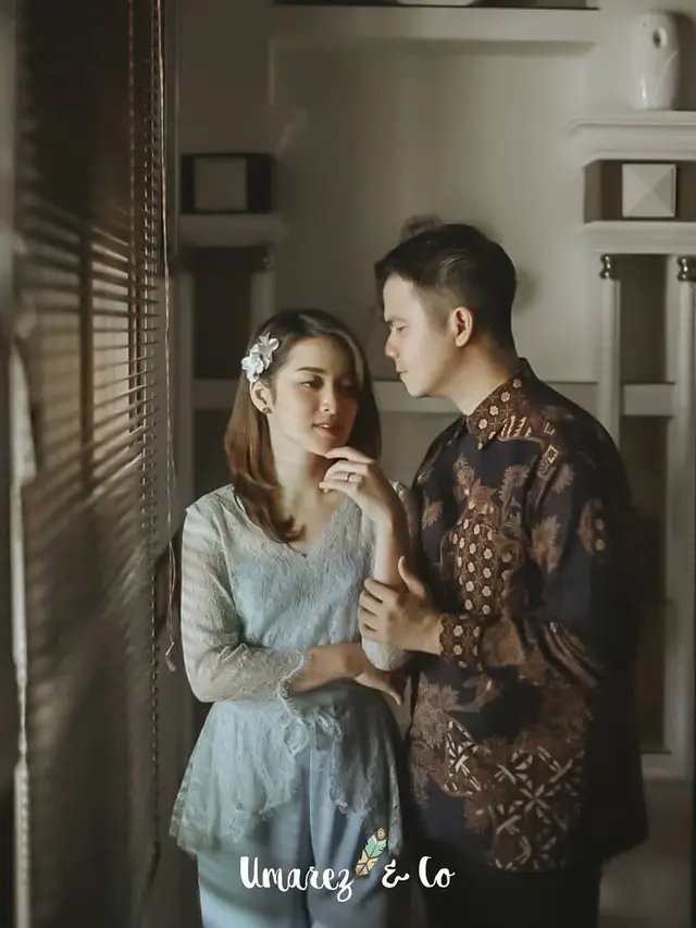 6 Potret Lamaran Handika Pratama dan Rosiana Dewi, Romantis