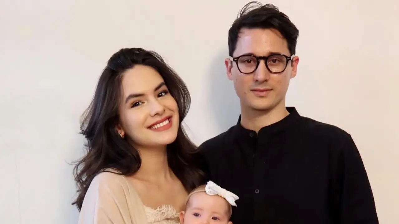 Steffi Zamora di Lebaran 2026 bersama putri dan suaminya. [@steffizamoraaa]