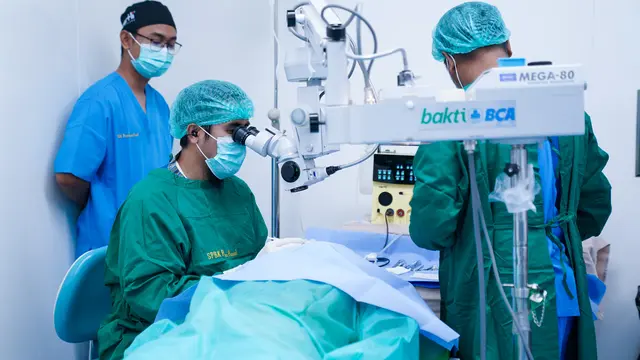 Operasi katarak