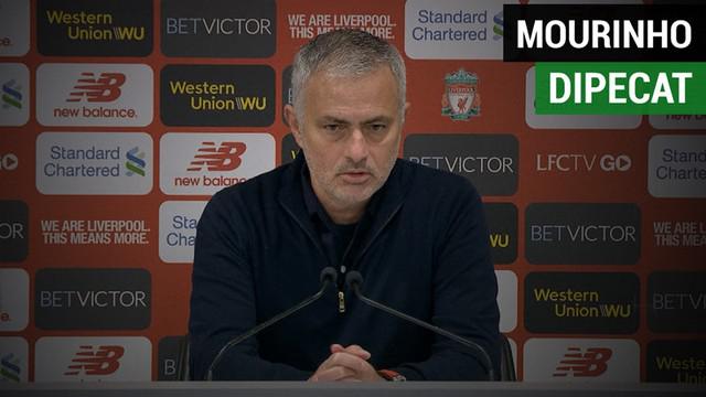 Berita video Manchester United resmi mengumumkan telah memecat Jose Mourinho pada Selasa (18/12/2018).