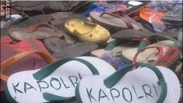 5 Potret Cara Orang Amankan Sandal Jepit Ini Bikin Geleng Kepala