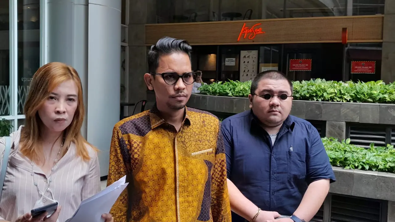 Penasihat hukum Mario Dandy Satriyo, Basri Bundu (tengah).