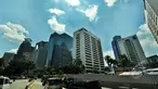 Gedung bertingkat di kawasan Sudirman, Jakarta, (17/3/2015). Dinas Penanggulangan Kebakaran dan Keselamatan Provinsi DKI akan menjalankan verifikasi untuk memastikan kelengkapan proteksi kebakaran di tiap gedung bertingkat. (Liputan6.com/Faizal Fanani)