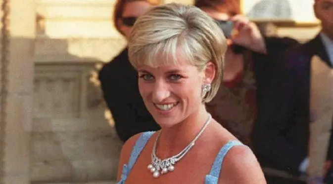 Predikat anggun tak pernah lepas dari sosoknya, namun ternyata Putri Diana juga tamil menggemaskan saat kecil. Penasaran seperti apa? (Foto: AP)