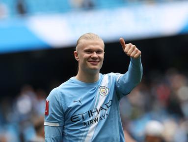 Penyerang Manchester City, Erling Haaland girang bukan kepalang usai membawa timnya mengalahkan Liverpool di perempat final FA Cup di Etihad Stadium, Sabtu (4/4/2026). (AFP/Darren Staples)