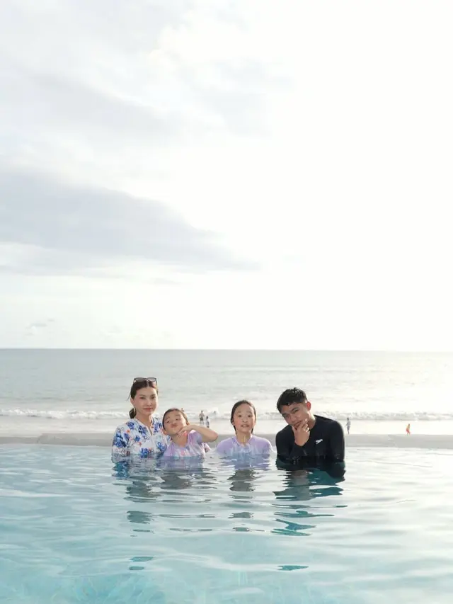 Momen liburan Sarwendah bersama anak-anak dan keluarga besarnya di Bali (Instagram/@betrandpetoputraonsu)